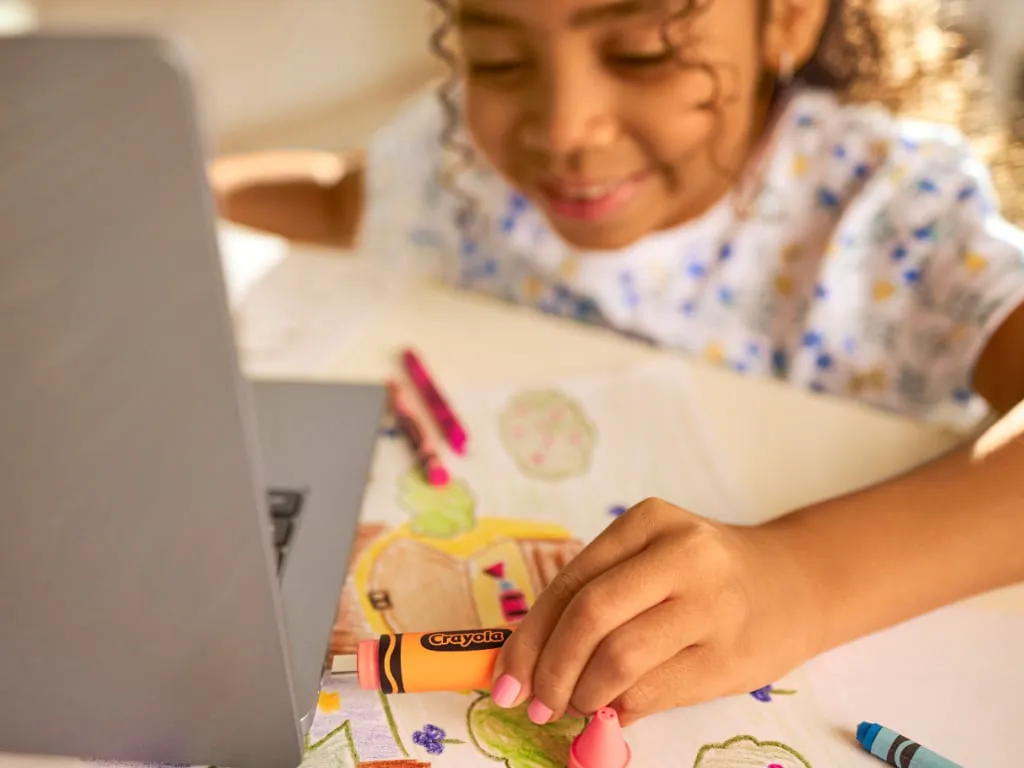 Sandisk x Crayola: cute USB-C sticks in school-bag colours